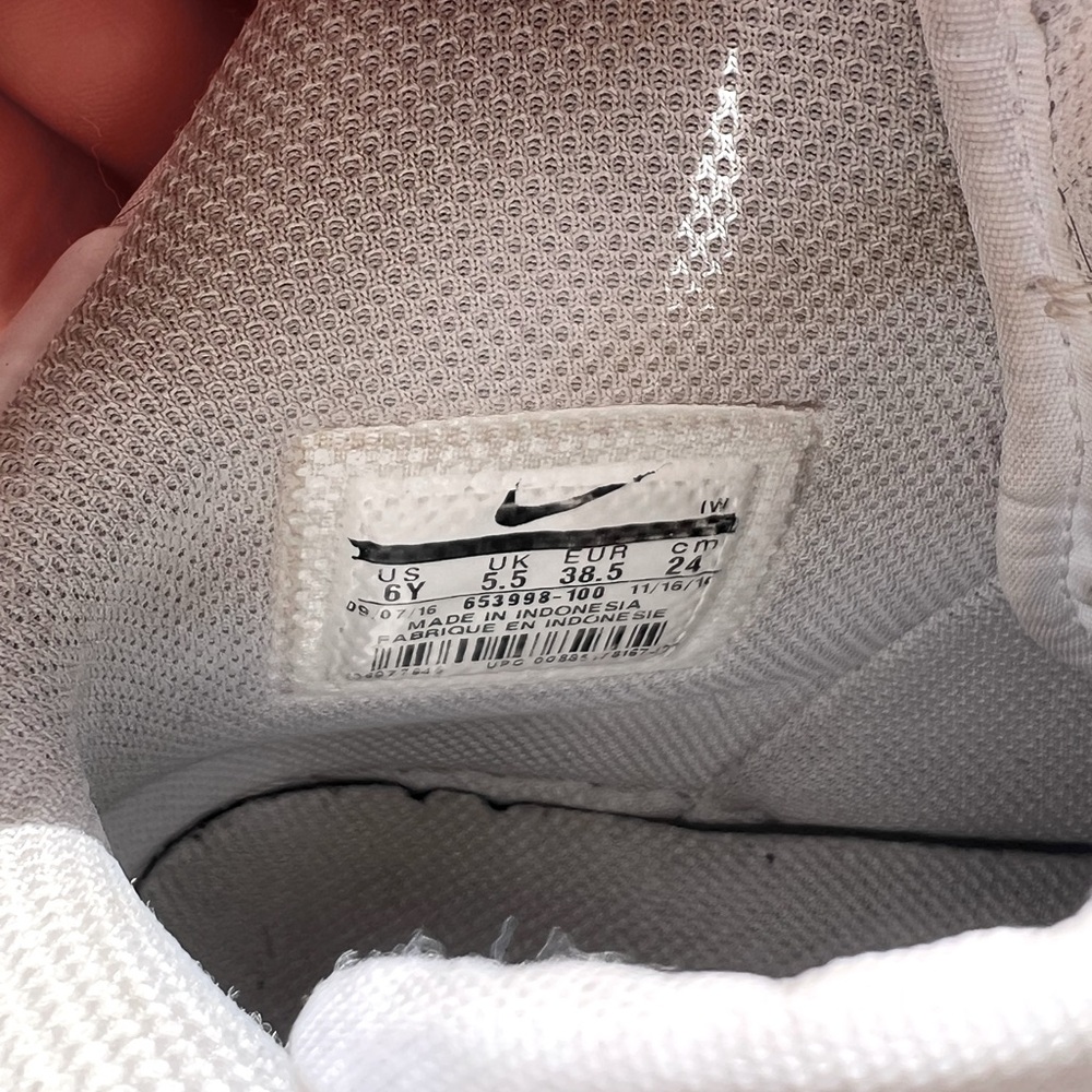 Nike Air Force One white leather high tops - Picture 6 of 9